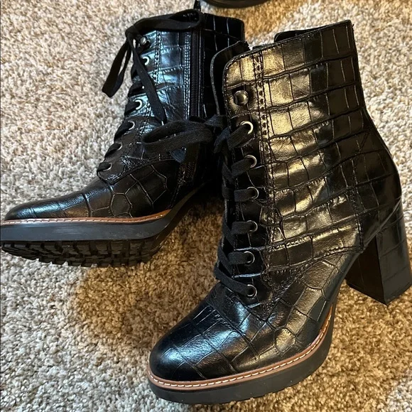 Naturalizer Bootie - Picture 1 of 3